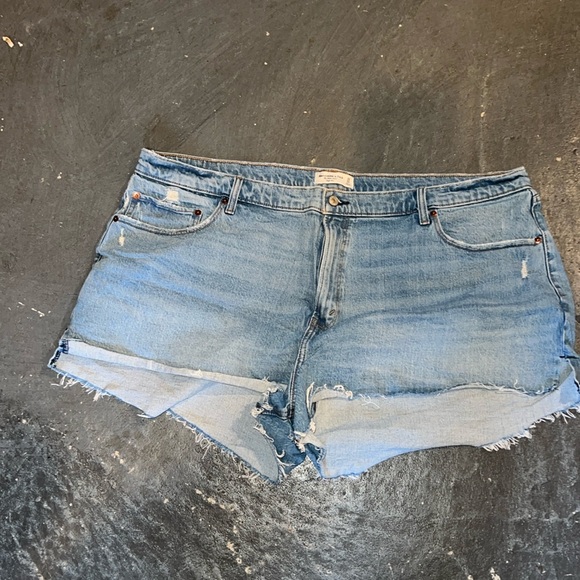 Abercrombie & Fitch The Mom Short - Picture 1 of 2